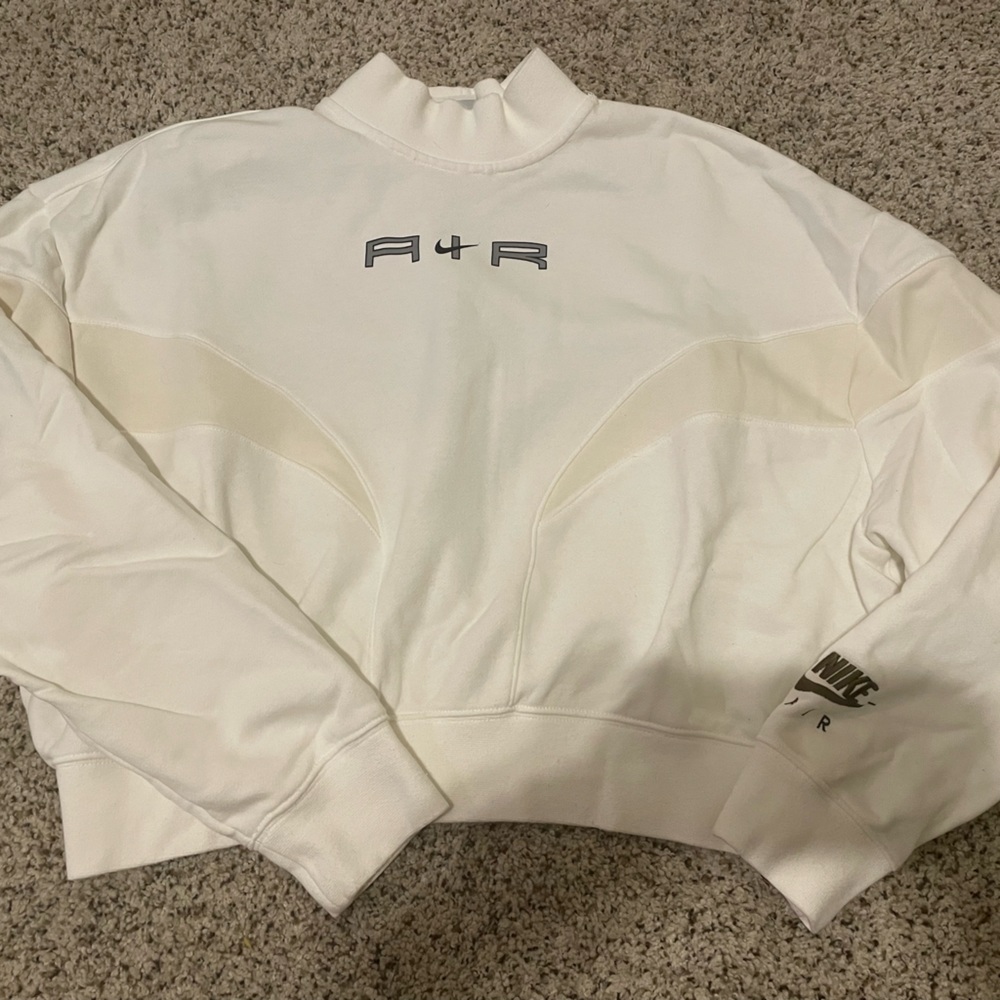 Cropped Nike sweatshirt!